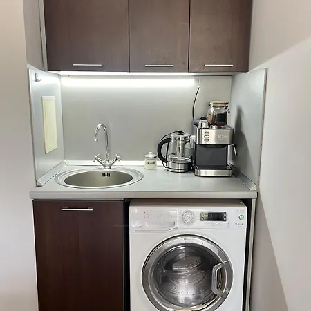 Maxim 1 Cozy 1 Bedroom In